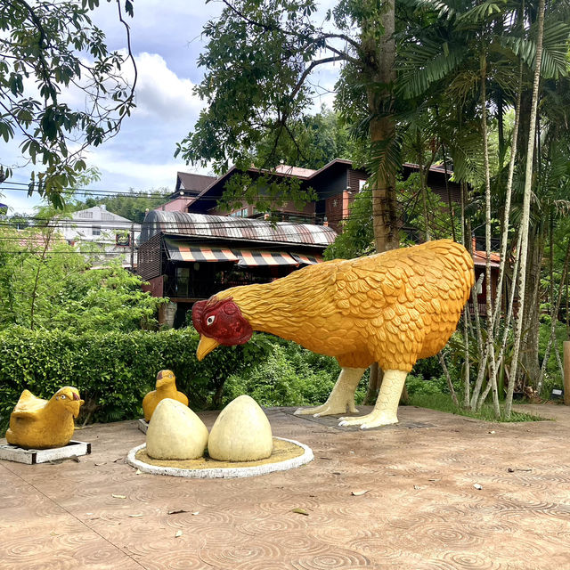 The Chicken Sculture @Betong