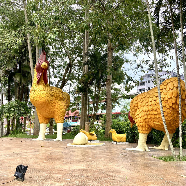 The Chicken Sculture @Betong