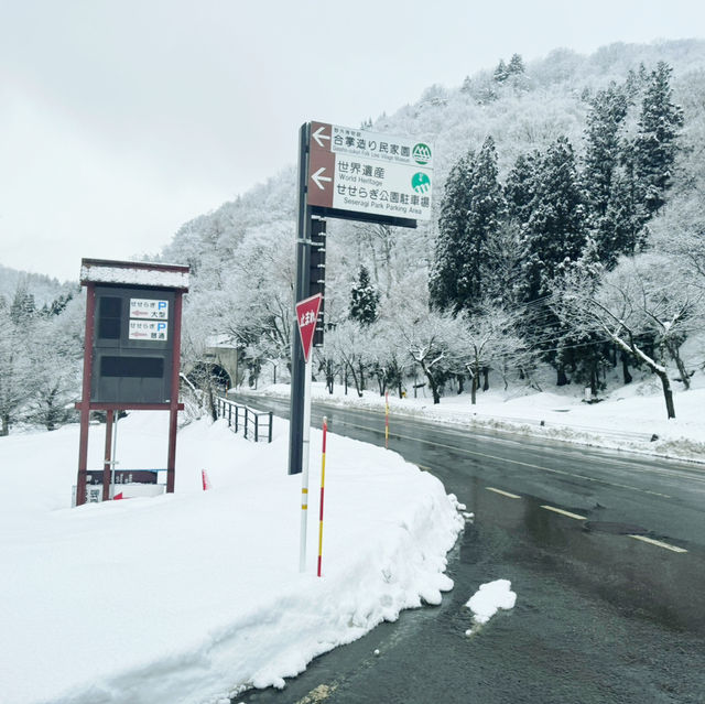 Dreamy snow village in Japan - Shirakawago 