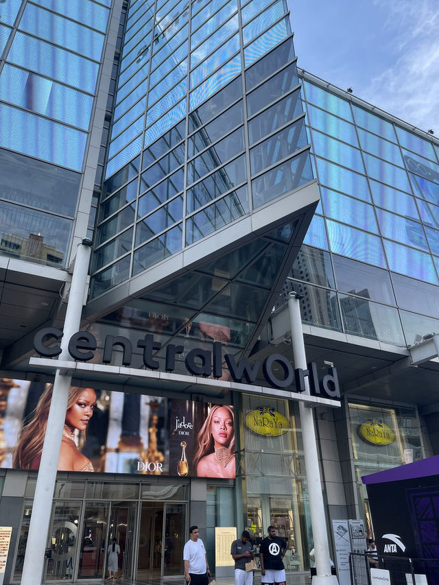 "探索曼谷聖誕狂歡：Central World的美饌與精彩商店" 🎄🛍️