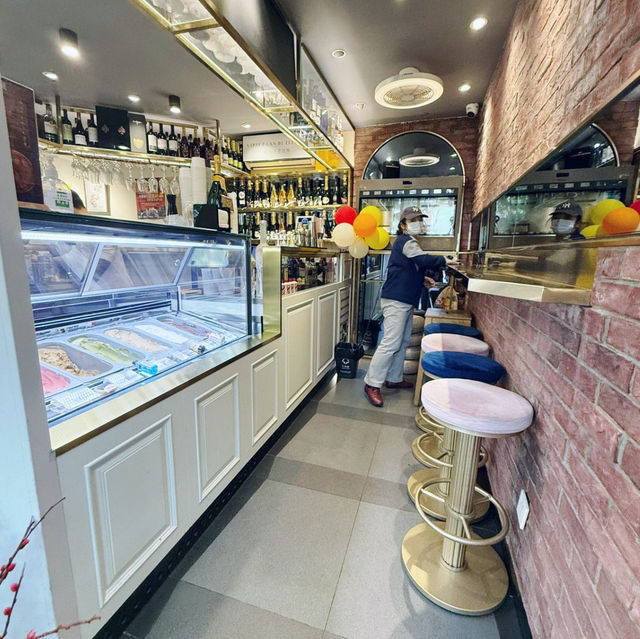 Chill Bliss: Fontaine Ice Cream at Wukang Lu Shanghai 🇨🇳