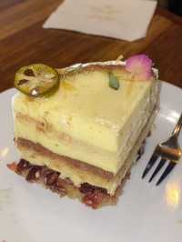 Lisette’s Café & Bakery: A Cozy Retreat at 163 Retail Park