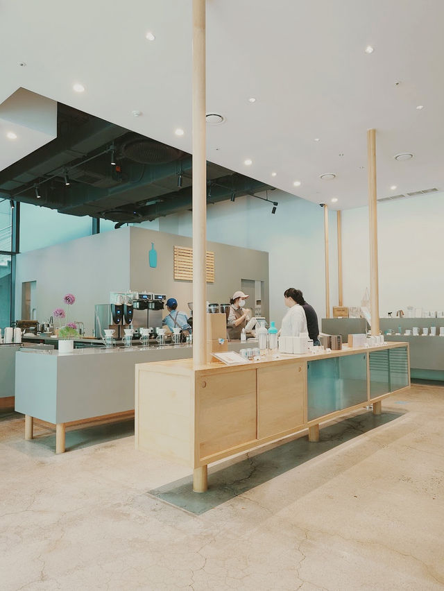Blue Bottle Coffee Yeoksam Cafe 