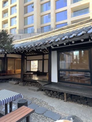 Indoor Date in a Hanok Atmosphere!