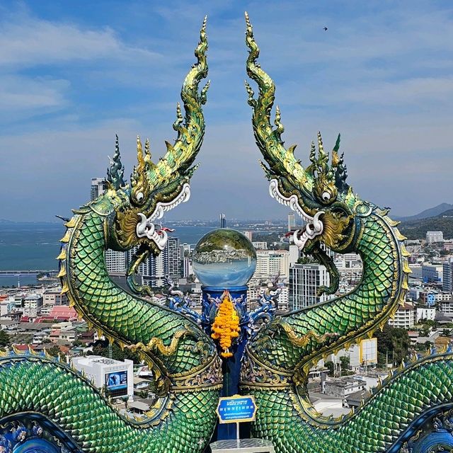 ไหว้พระ ทำบุญ ชมวิวเมืองศรีราชา 360° สวยงามมากๆ