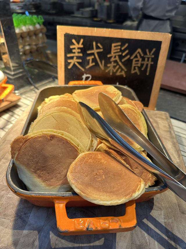 【台北松山】飽覽城市景觀的自助早餐🍴酒店餐廳介紹