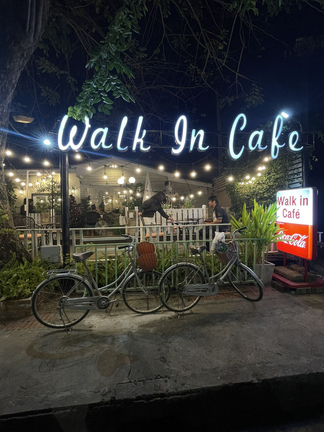 A Cozy Evening at Walk In Café in Ayutthaya
