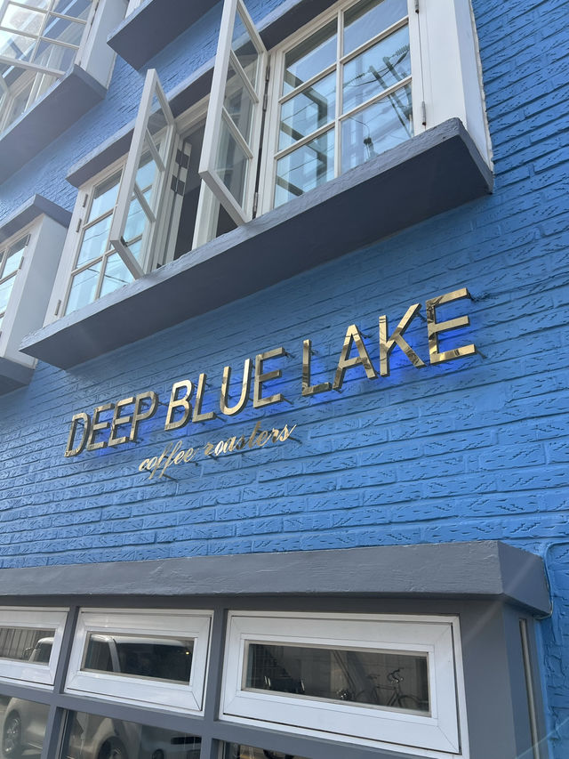 Deep blue lake คาเฟ่มังวอน