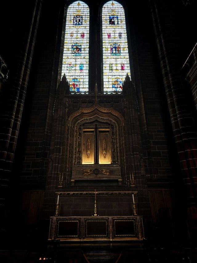 Liverpool Cathedral โบสถ์ที่ใหญ่ที่สุดของเมือง 💒