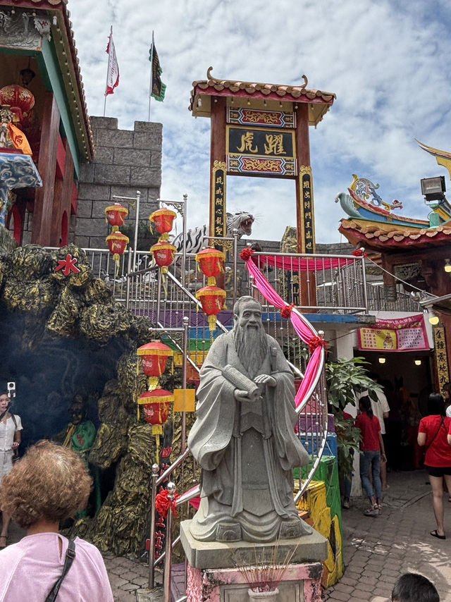 A Serene Escape: Exploring Si Hai Long Wang Temple in Batu Pahat