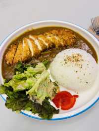 “Mori Kohi KL: A Tranquil Hideaway of Minimalist Charm and Lush Greenery”