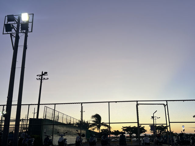 高雄秘境夕陽：西子灣的浪漫時光 🌅🏝️