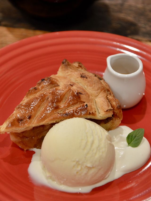 Delicious Apple Pie in Aoyama: GRANNY SMITH APPLE PIE & COFFEE