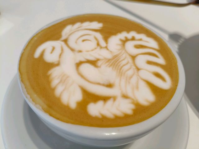 pause it 咖啡拉花藝術：飛馬與公雞