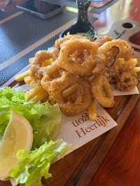 ร้านฮาลาลลับ ลพบุรี ดีนะที่ขับรถไม่ไว แอบอยู่หลังรั้วต้นไม้