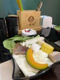 桃園｜一雞鍋｜港式雞煲火鍋 。桃園藝文店