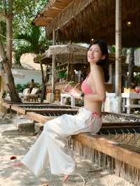ต้นสักคาเฟ่ หาดทรายแก้ว เกาะเสม็ด