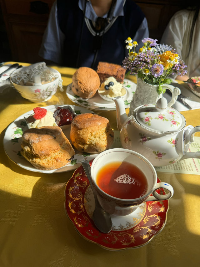 🫖 Ely Peacocks Tearoom – 私のお気に入りのティールーム 🍰