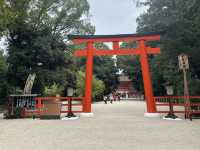 四季變幻中的靈性之旅：探訪京都賀茂御祖神社與其季節御守