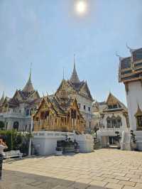 พาเยี่ยมชมพระบรมมหาราชวังและวัดพระศรีรัตนศาสดาราม