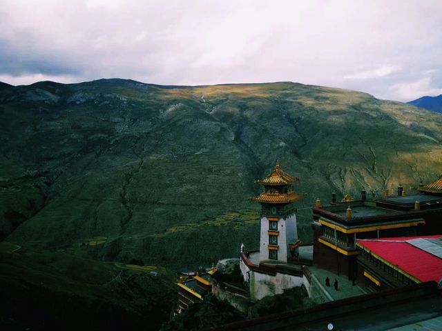 中國西藏山南著名寺廟景點洛卓沃龍寺，適合打卡拍照📸