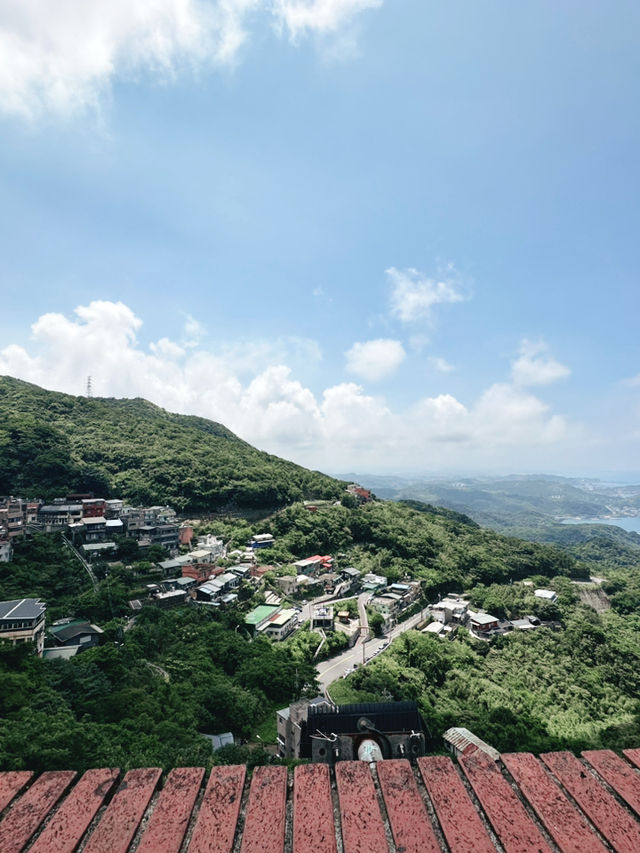 充滿小鎮風情的九份老街