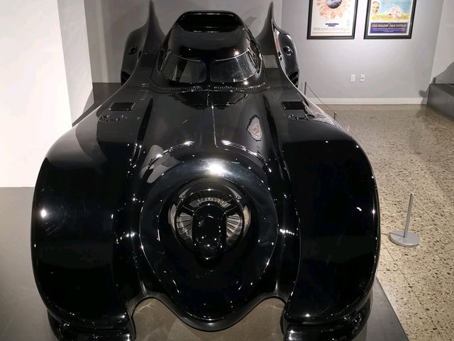  A Paradise for Car Lovers – My Unforgettable Visit to the Petersen Automotive Museum