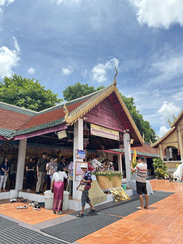 พาเที่ยววัดพระธาตุหริภุญชัย วรมหาวิหาร จ.ลำพูน