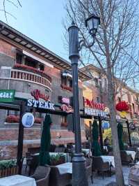 From Tianjin to Tuscany : Falling in Love withbItaluan Town 