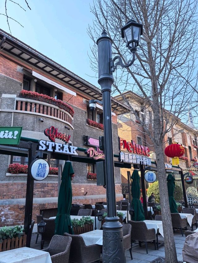 From Tianjin to Tuscany : Falling in Love withbItaluan Town 