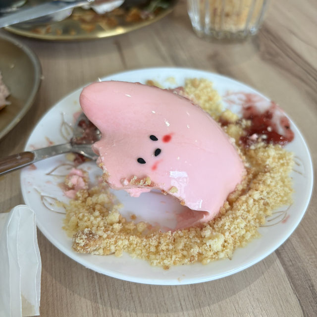 super cute dessert you might leave the cafe starving