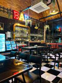 Restaurant/Bar with a vibe