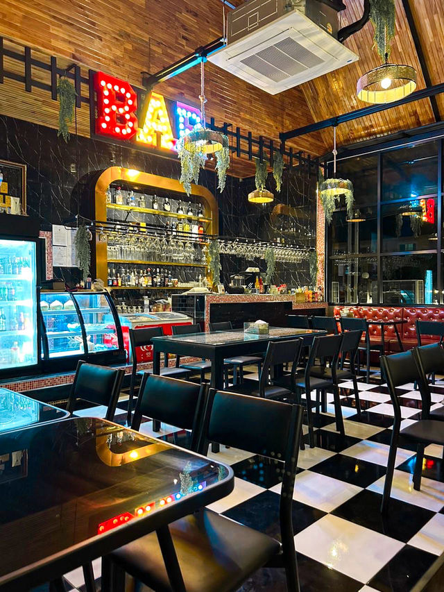 Restaurant/Bar with a vibe