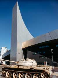 🌍 Manchester’s “Broken Earth” – Imperial War Museum North (IWM North)