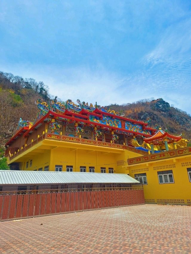 วัดเขาอีส้าน เทพประธาน