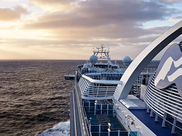 👑 Crown Princess Cruise: Royal Treatment with a Side of Sunshine! 🌞🚢 