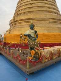 ชวนมาดูพระอาทิตย์ตกและไหว้พระกัน ที่วัดภูเขาทอง
