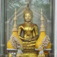 สักการะหลวงพ่อดำ ณ วัดทองบางระมาด