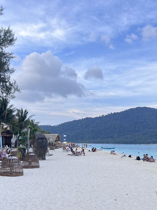 Lost in Lipe Zodiac beach: Sun, Sea & Snorkels