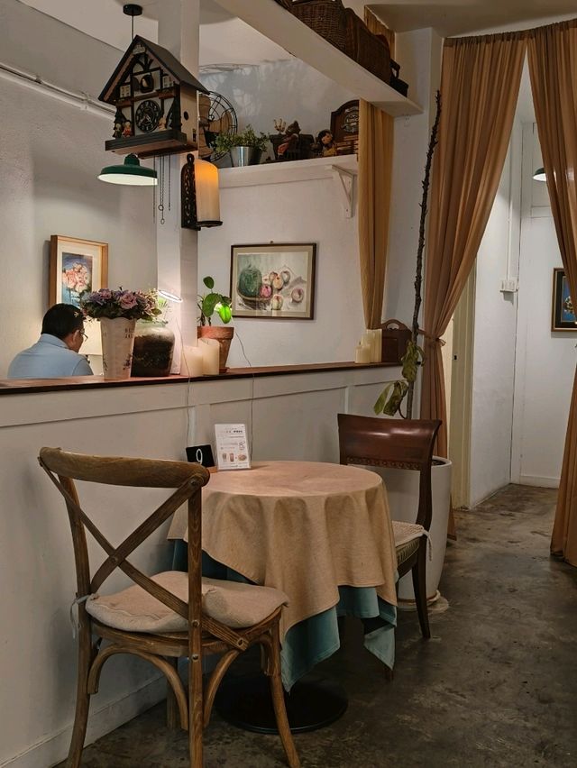 Sweet Layers & Floral Sips at lovely cafe
