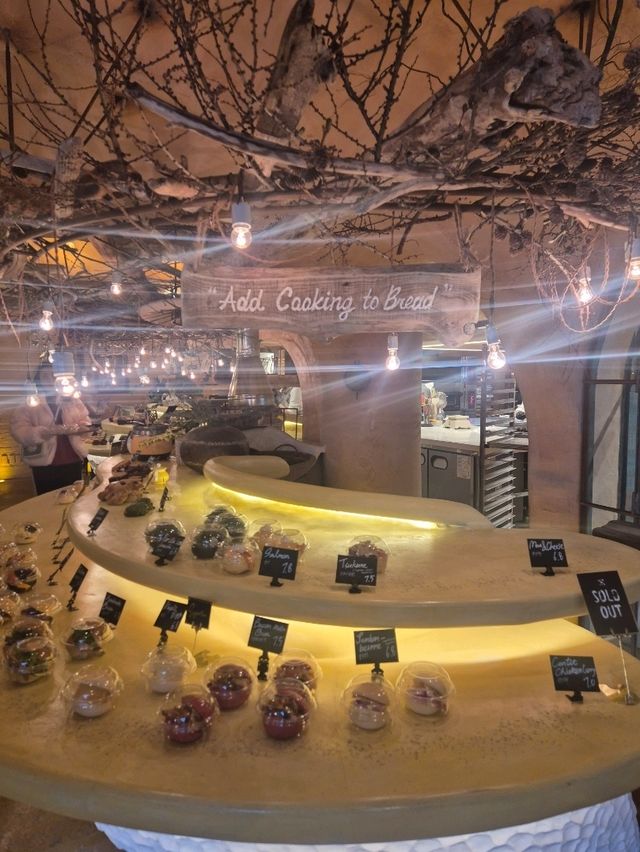 부산 해운대 이색적인 동굴 감성 베이커리 카페 🥖 