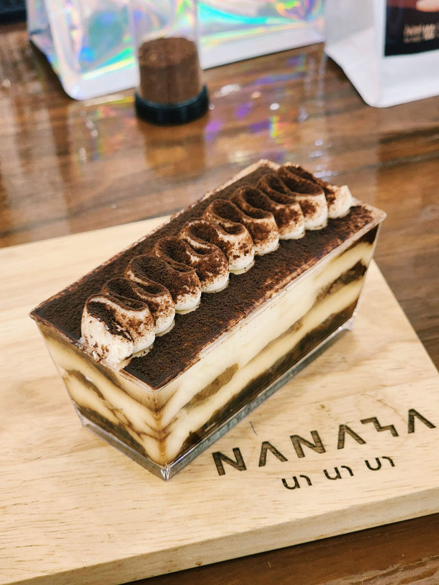 Nanaba Cafe - ตกแต่งสไตล์มินิมอล