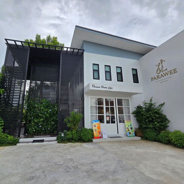 โรงแรมปารวี บูทีค เชียงราย 🏪