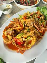 อาหารทะเลสด อร่อย ต้องร้านลมพันท้าย สมุทรสาคร