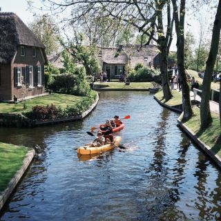 Half-Day Trip to Giethoorn: Glide into a Dutch Fairytale