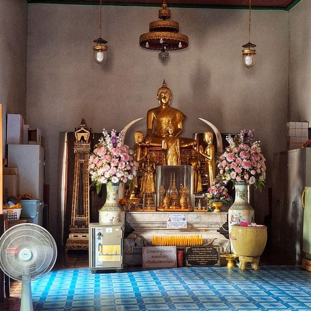 สักการะพระพุทธมงคลศรีสุโขทัย พระเนื้อทองคำ