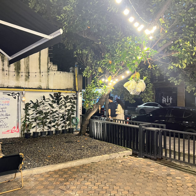 อีกา สาทร Café&Restaurant
