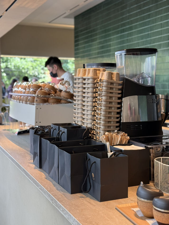Desserts like an art piece in Taikoo Li