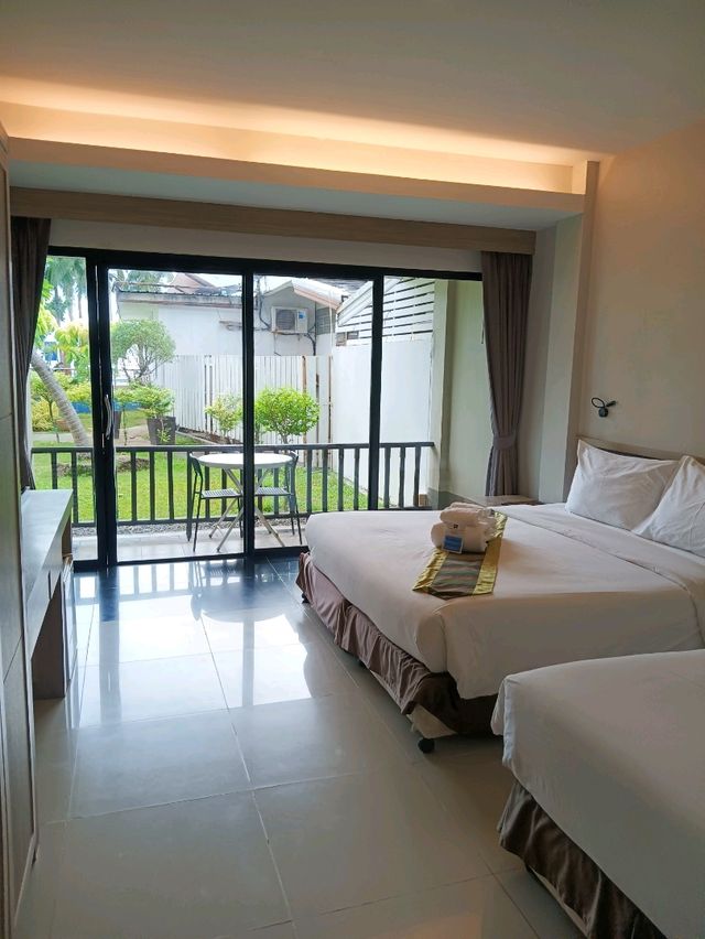 โรงแรมเจ้าหลาวทอแสงบีช