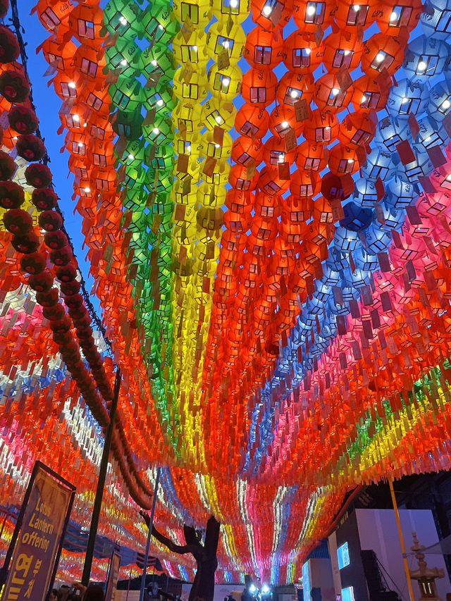 【チョゲサ】 お釈迦様のお誕生日を祝う提灯祭り